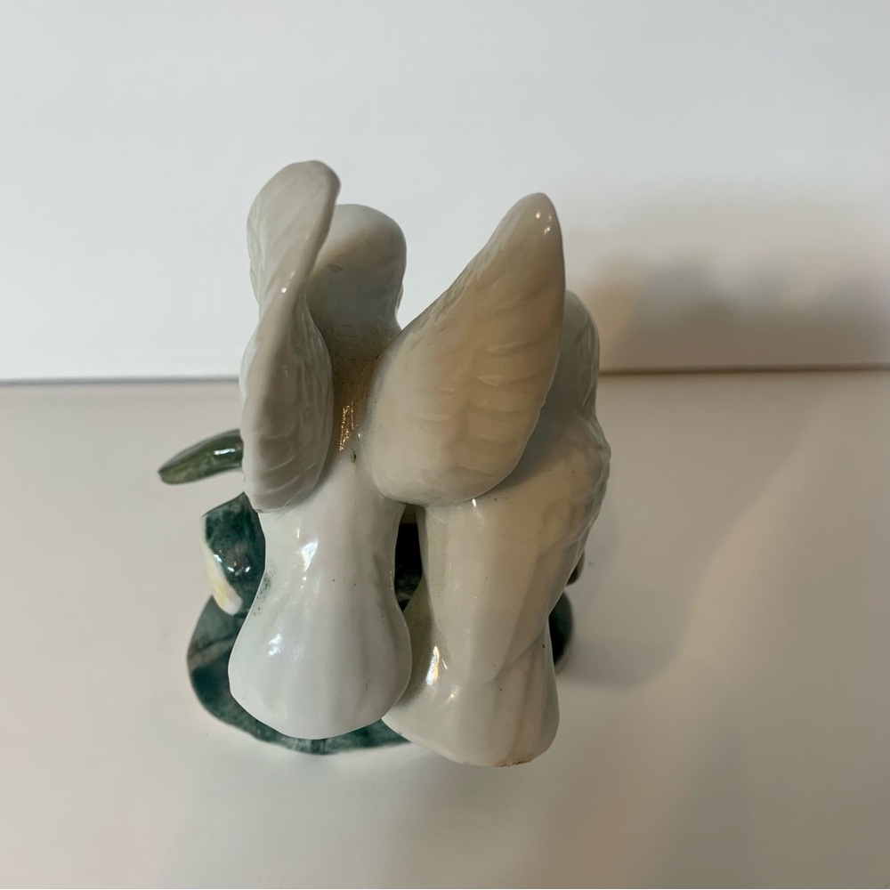 Vintage Ceramic pair of white birds on a green stand with a pink flower. - Picture 3 of 6